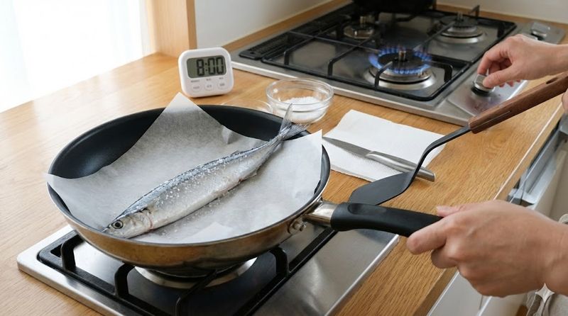 1.さんまをフライパンで切らずに焼く基本の方法